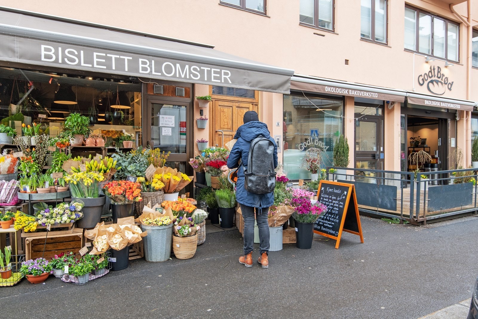 Rett rundt hjørne for leiligheten ligger denne koselige gata. Galleribilde