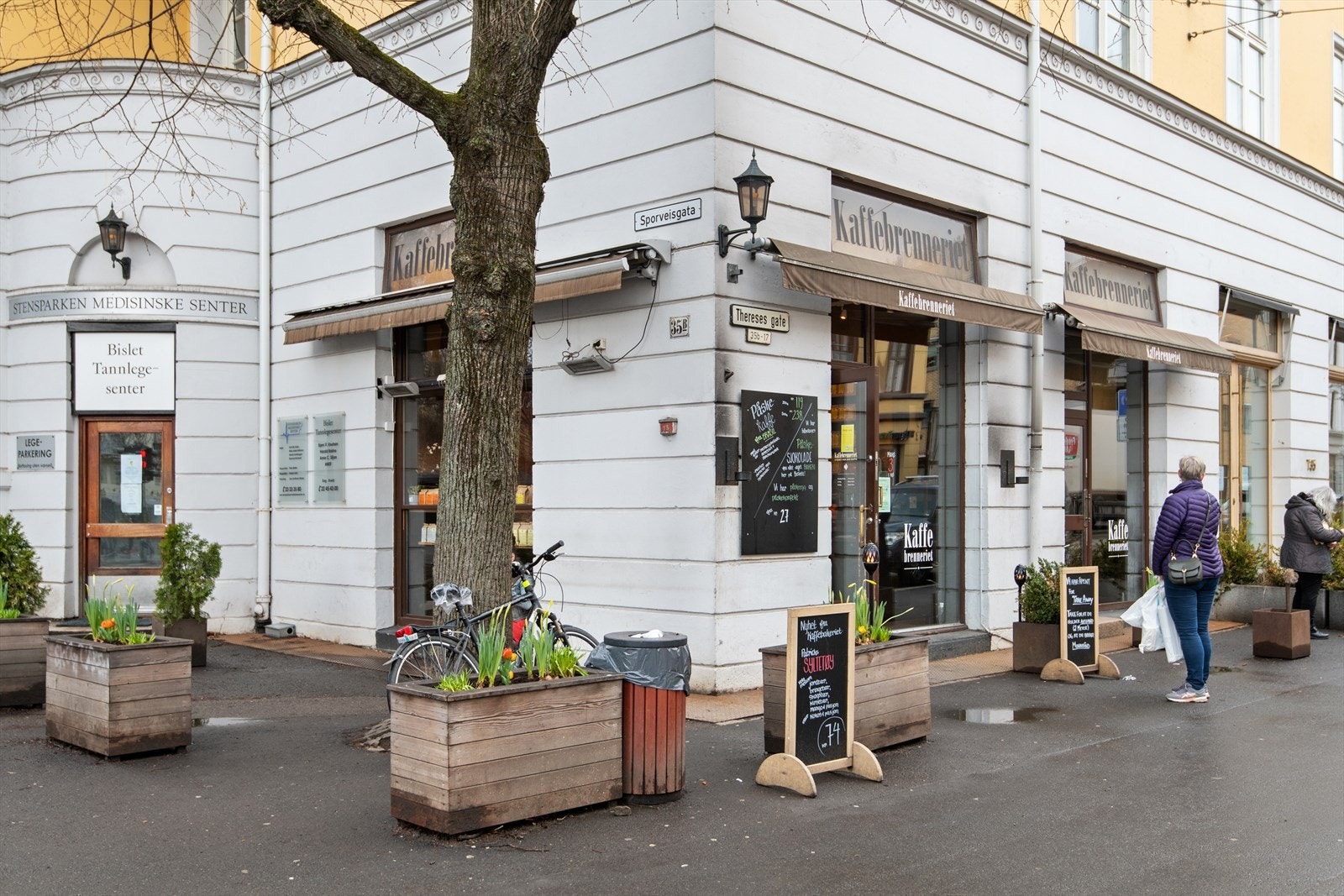 Kaffebrenneriet og Godt brød ligger rett utenfor. Galleribilde