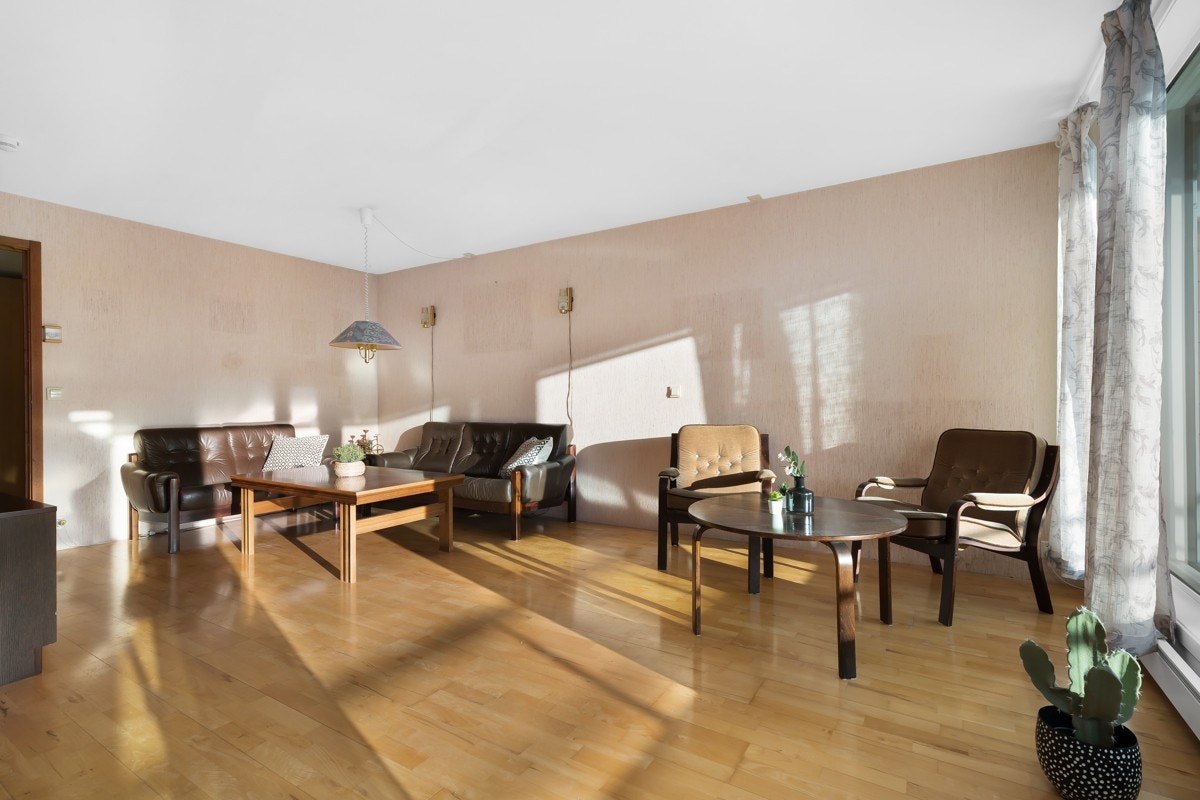 Brl. har i de senere år gjennomgått en større fasaderehabilitering Galleribilde