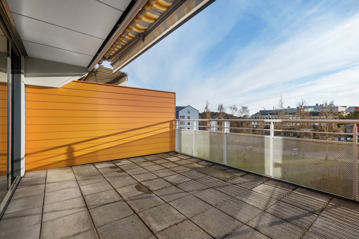 Buss, treningssenter, butikk, skole og barnehager innen gangavstand Galleribilde