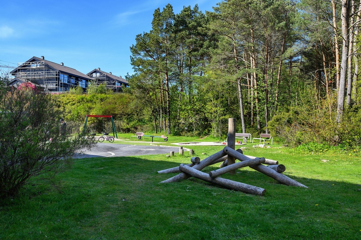 Området er svært barnevennlig med lekeplass og barnehage i umiddelbar nærhet Galleribilde