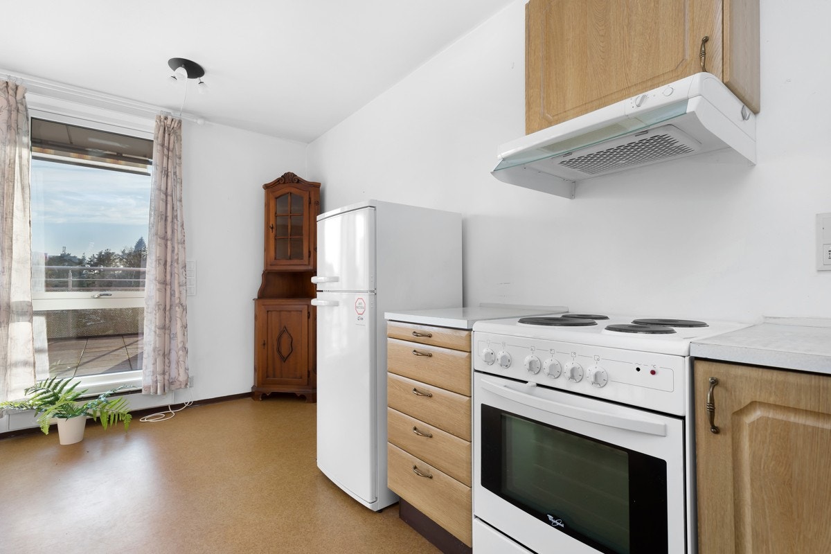 Det er plass til spisestue ved kjøkken Galleribilde