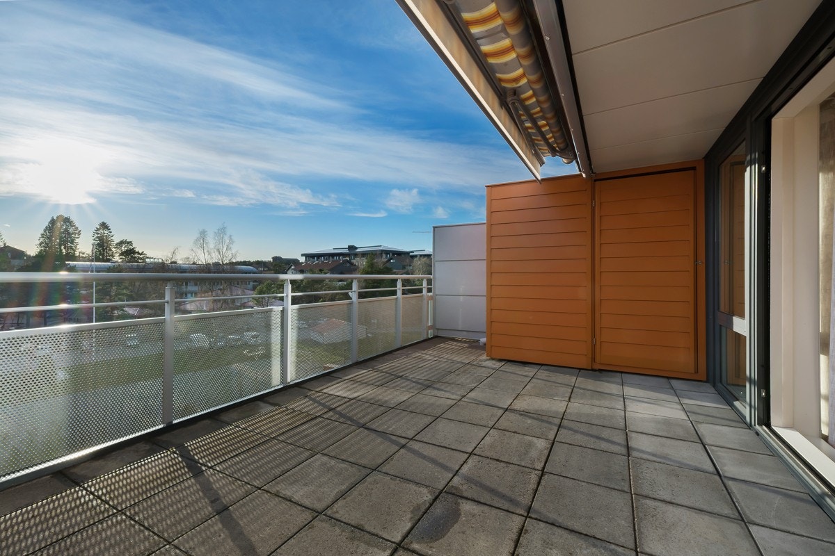 Usjenert, solrik sydvestvendt altan på 17 kvm Galleribilde