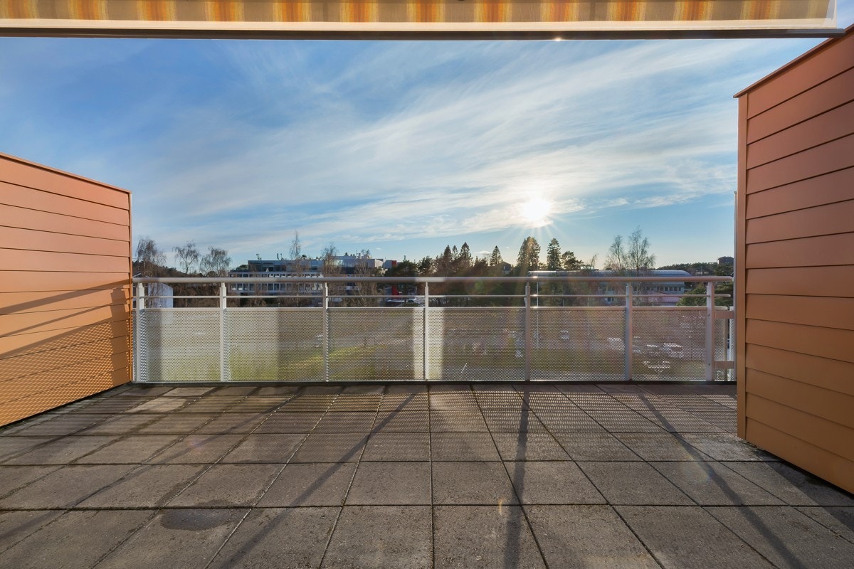 Solrikt, usjenert og utsikt Galleribilde