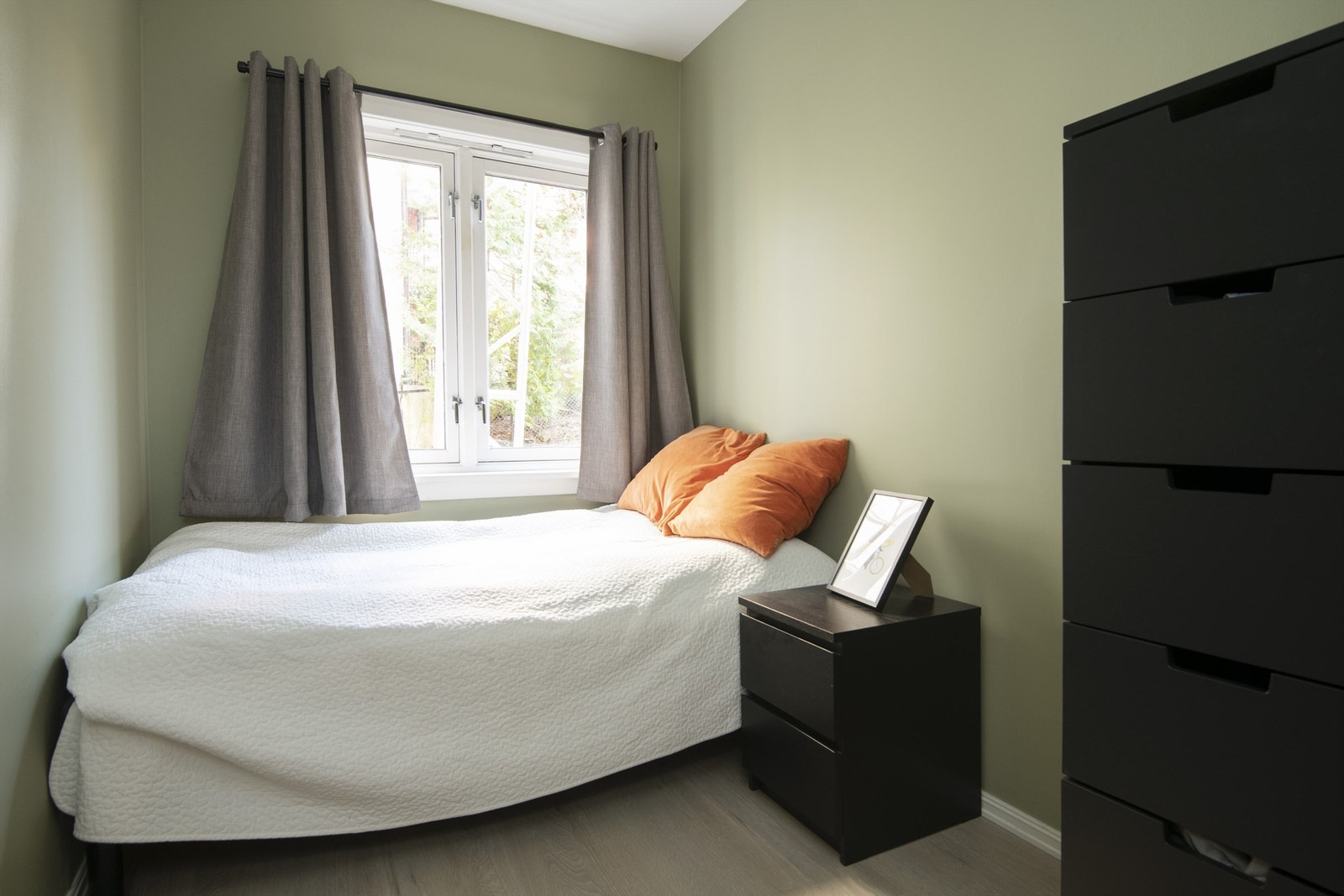 God plass til kommode/garderobeskap. Galleribilde