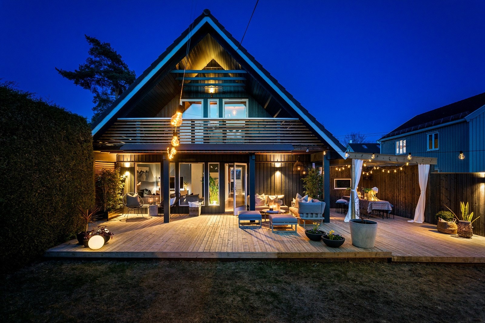 Nordvik v/ Lise K. Hjelmseth ønsker velkommen til Blåsbortveien 2B - en meget attraktiv og innholdsrik enebolig i et rolig og barnevennlig område på Tåsen med et godt kollektivtilbud. Galleribilde