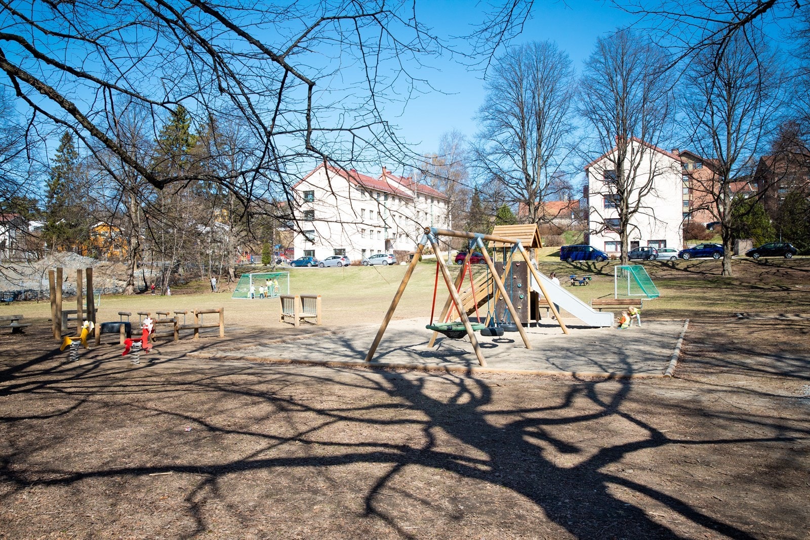 Like ved boligen er det en flott lekeplass. Galleribilde