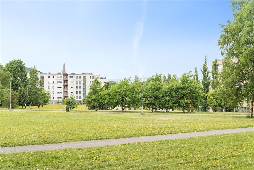 Her vil du bo i et barnevennlig område med store grøntområder i nærheten. Galleribilde