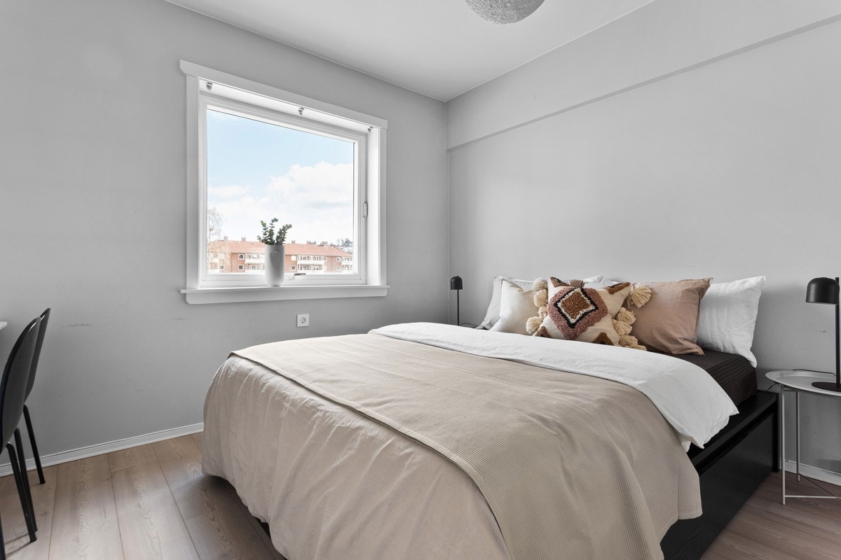 Boligen har to soverom av gode størrelser som ble betydelig oppgraderte i 2017. Galleribilde