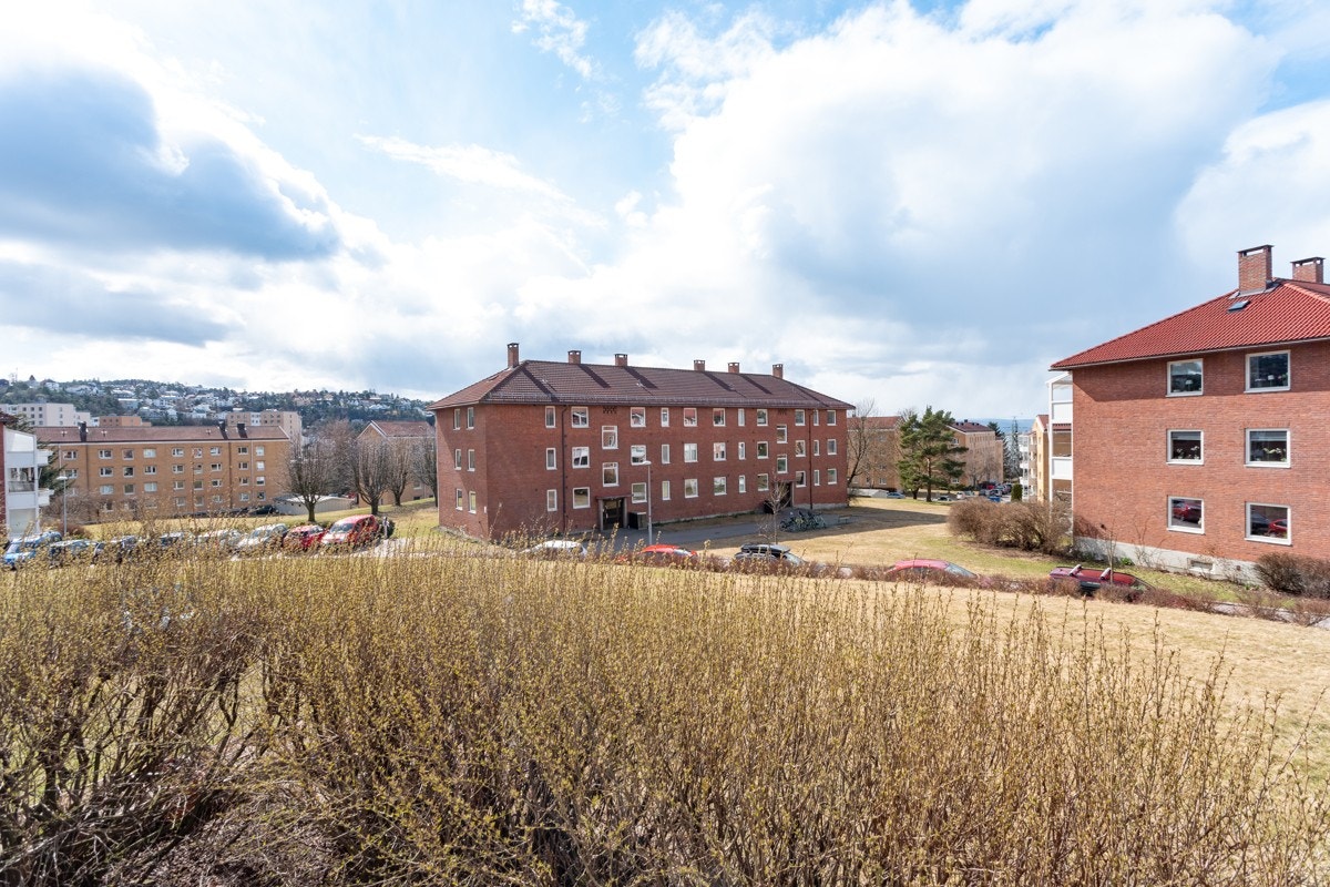 I tillegg vender både balkongen og stuen mot fredelige fellesområder. Galleribilde