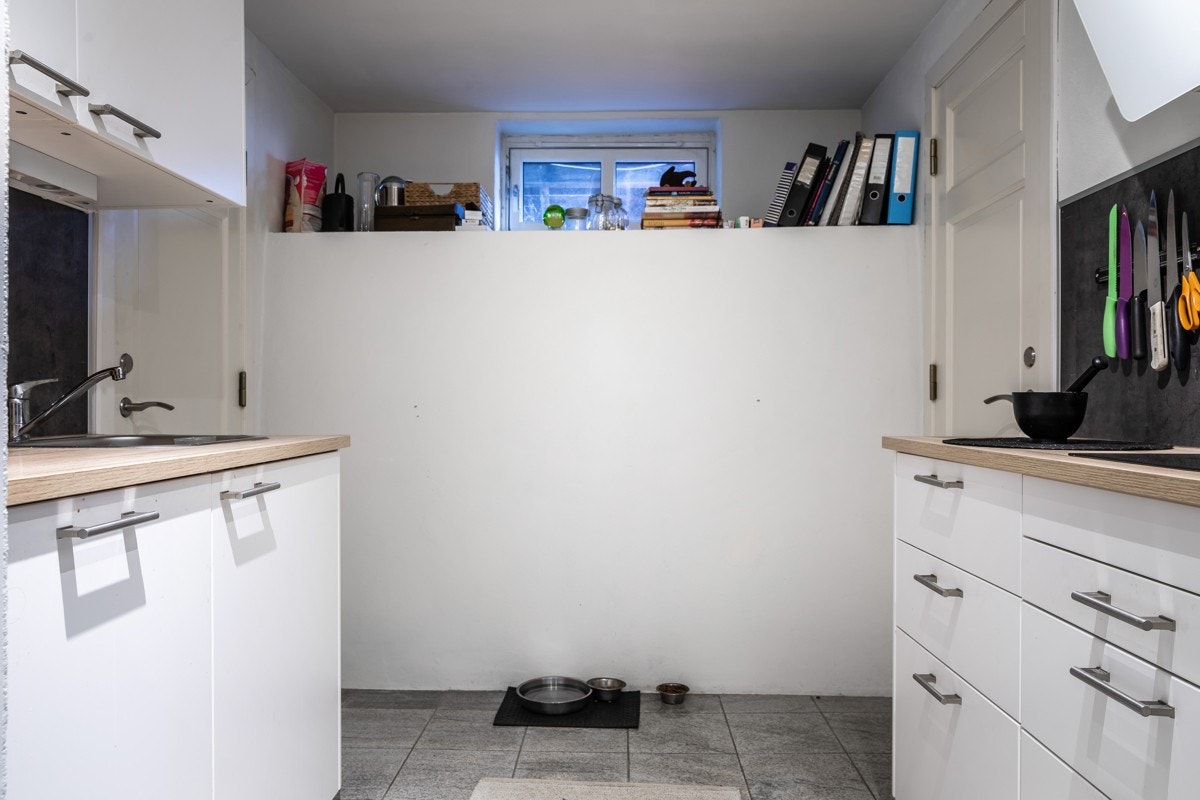 Gang/vask (innredet som kjøkken). Galleribilde