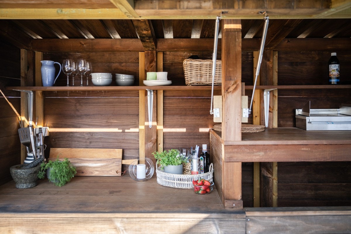 Hyggelig utekjøkken fra 2020 med strømuttak. Galleribilde