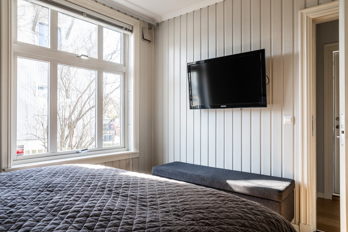 Hovedsoverom med tv-uttak. Galleribilde