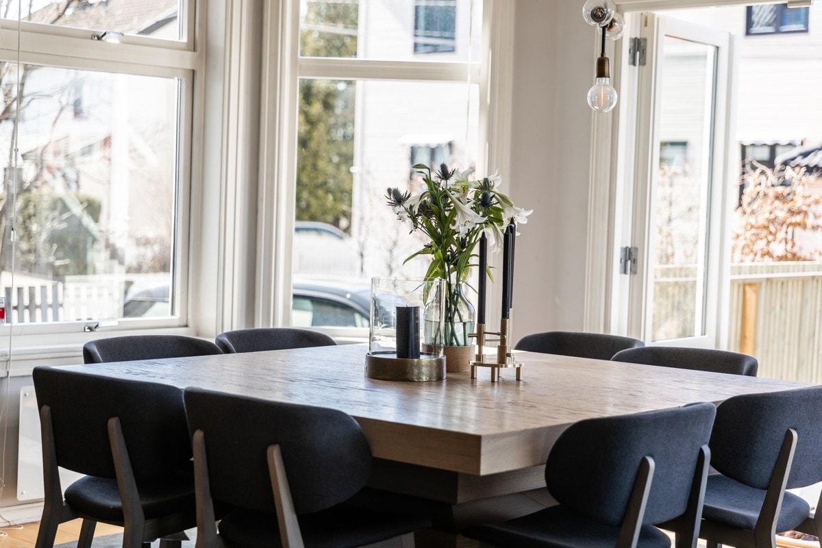 Lys og delikat spisestue. Galleribilde