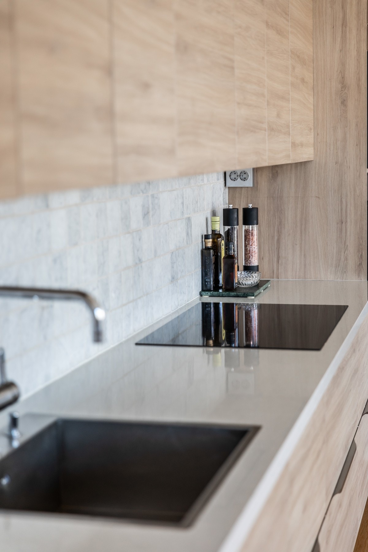 Kompositt benkeplate. Galleribilde