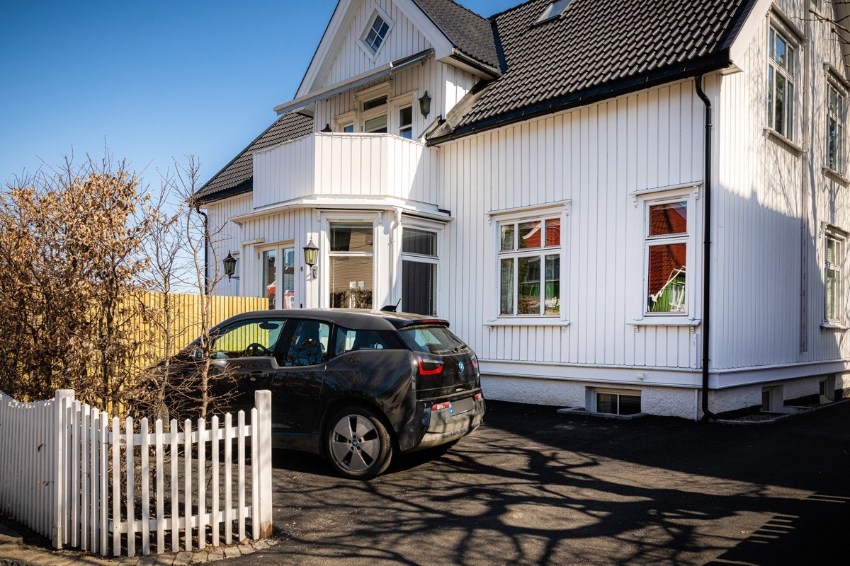 Flott, klassisk tomannsbolig, beliggende i et meget attraktivt og barnevennlig boligområde. Galleribilde