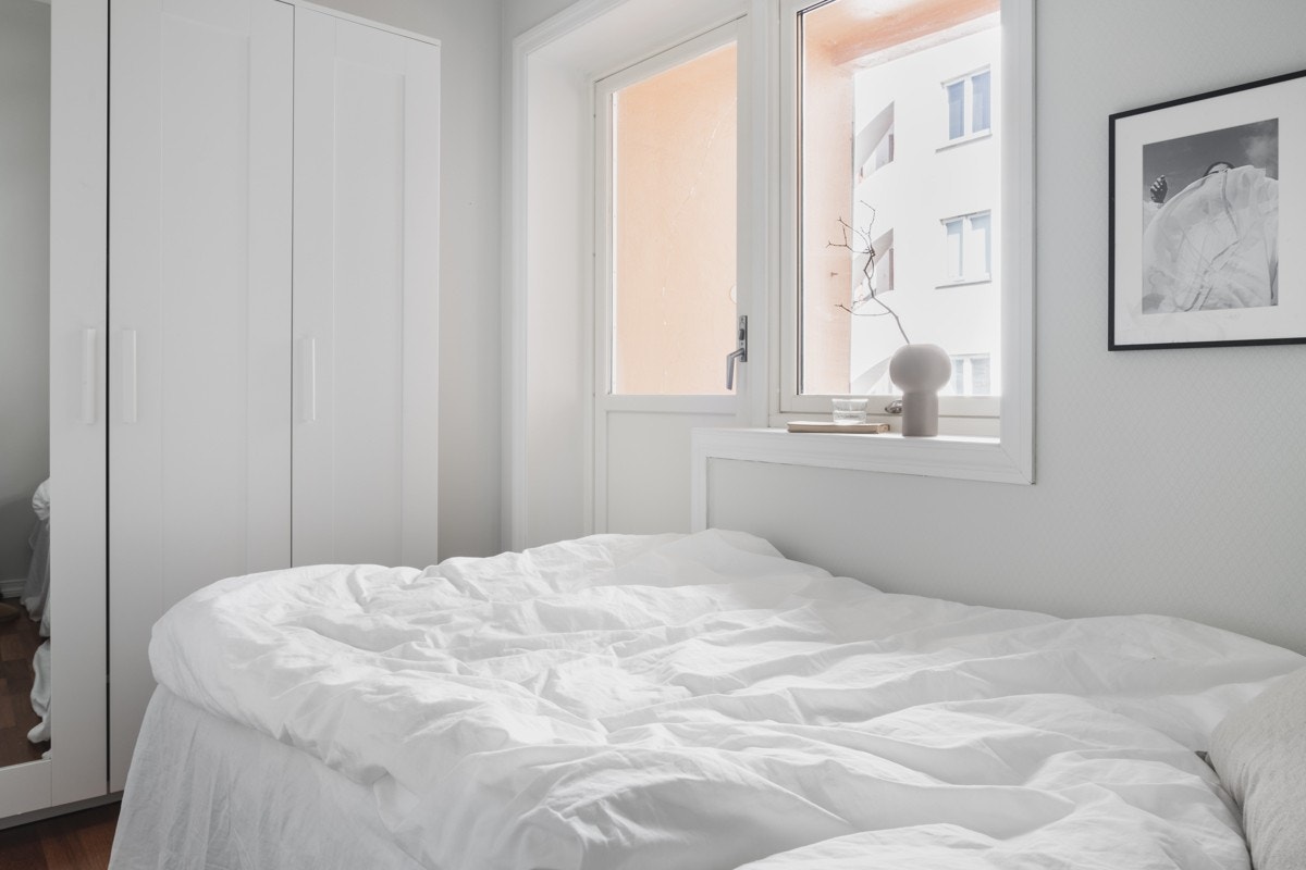 Det andre soverommet har tilgang til en liten uteplass, noe som kan være herlig å ha til varme sommerdager. Galleribilde