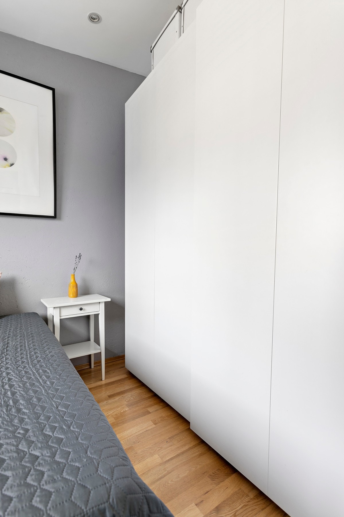 Romslig garderobeskap Galleribilde