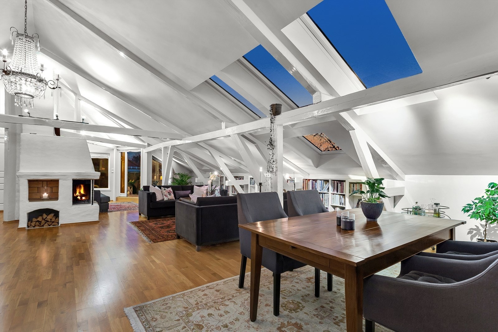 God takhøyde og rikelig med gjennomgående lys Galleribilde