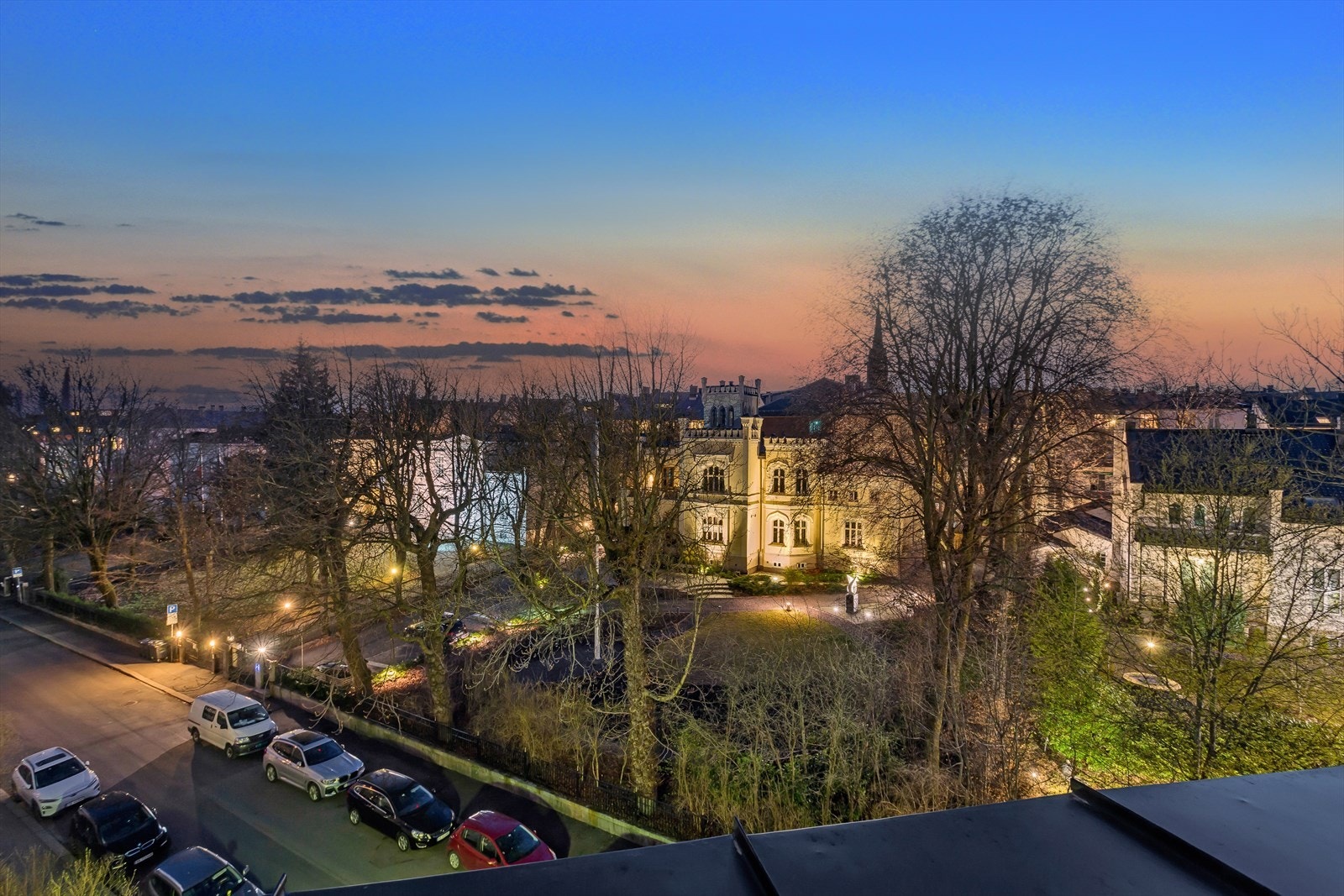 Herlig utsyn mot naturskjønne og rolige omgivelser Galleribilde