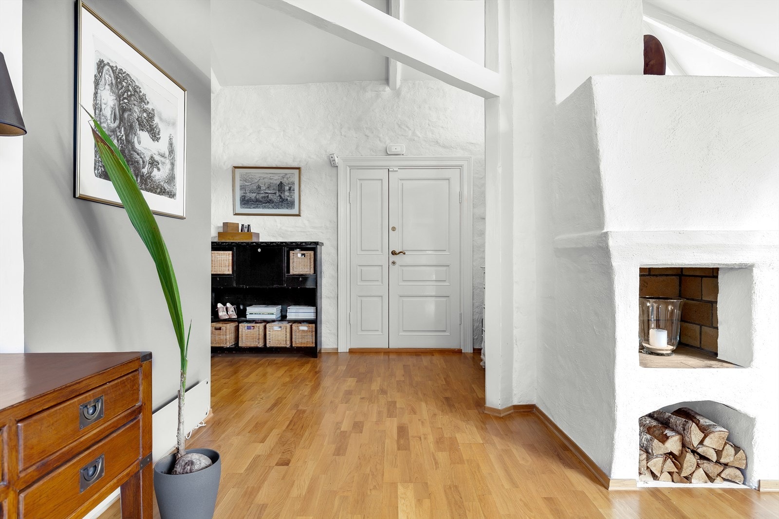 Entré/hall. Adkomst til loftsbod på 4 kvm på utsiden Galleribilde