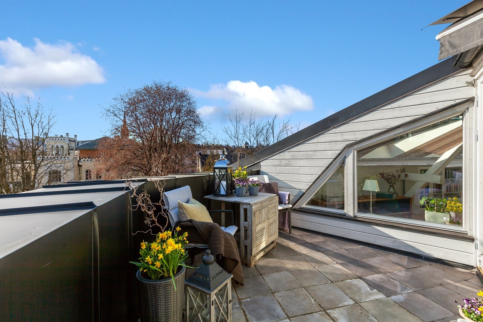 God plass til utemøblement, beplantning m.m. Galleribilde