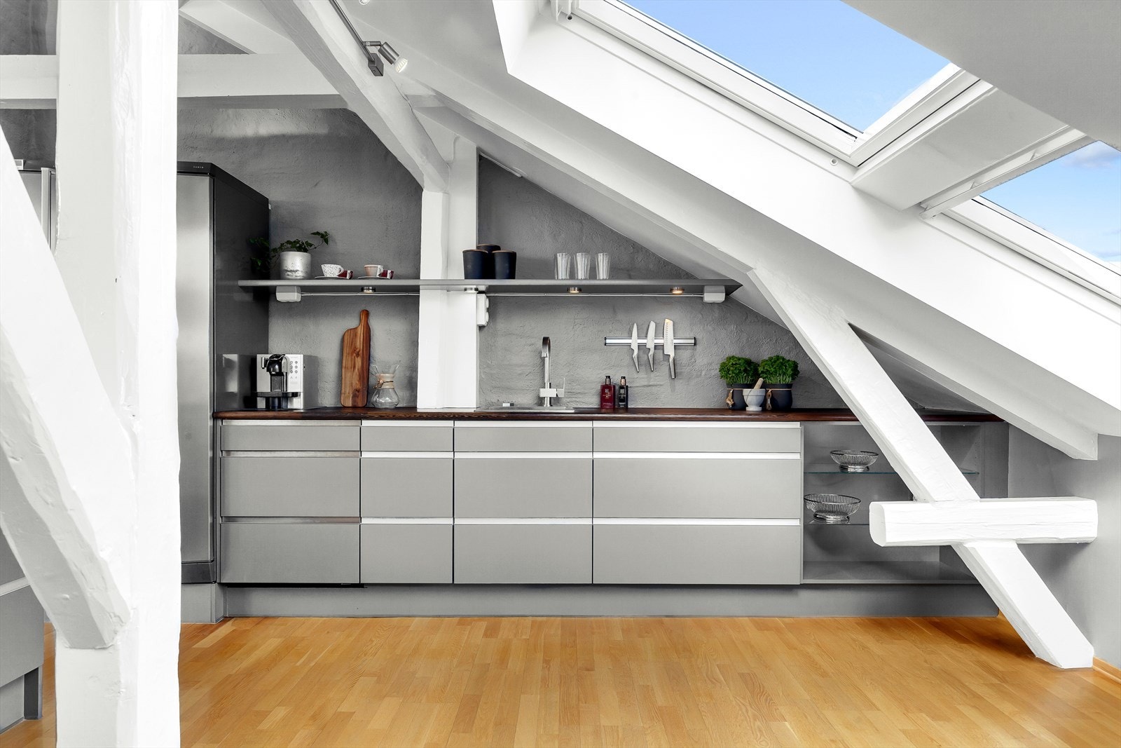 Rikelig med skap- og benkplass Galleribilde