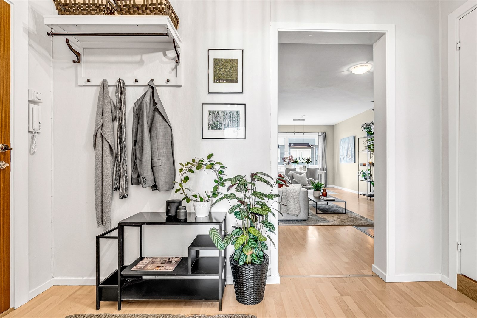 Entrè med gode oppbevaringsmuligheter Galleribilde