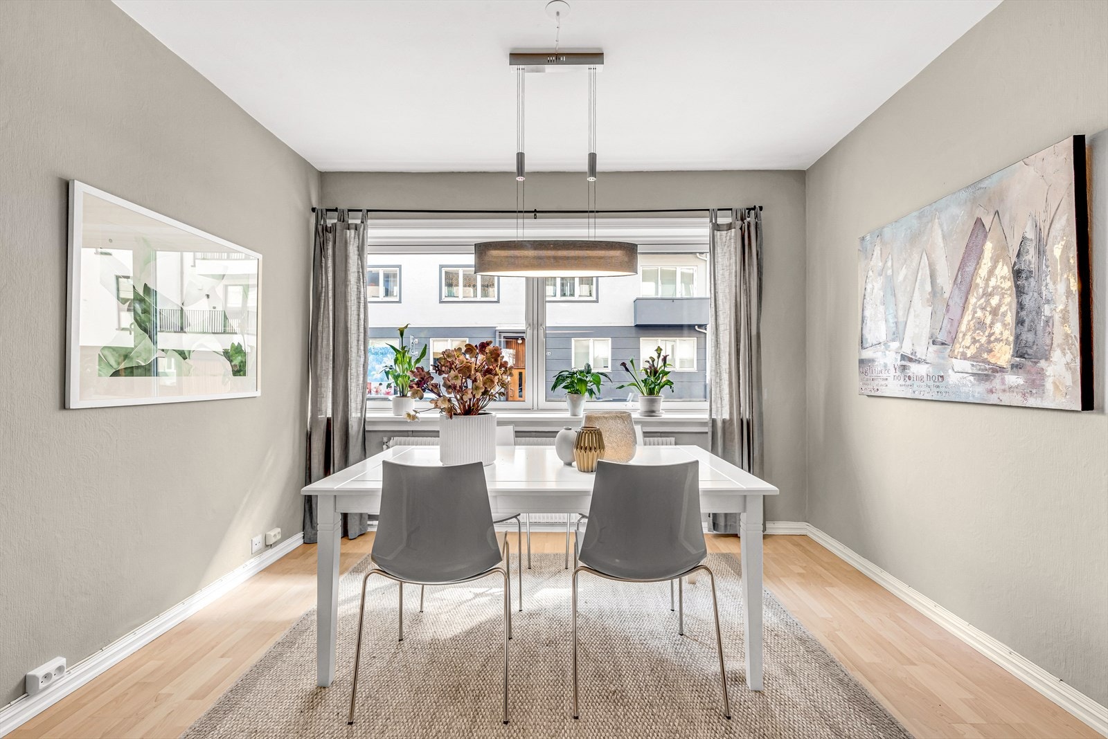 God plass til spisebord Galleribilde