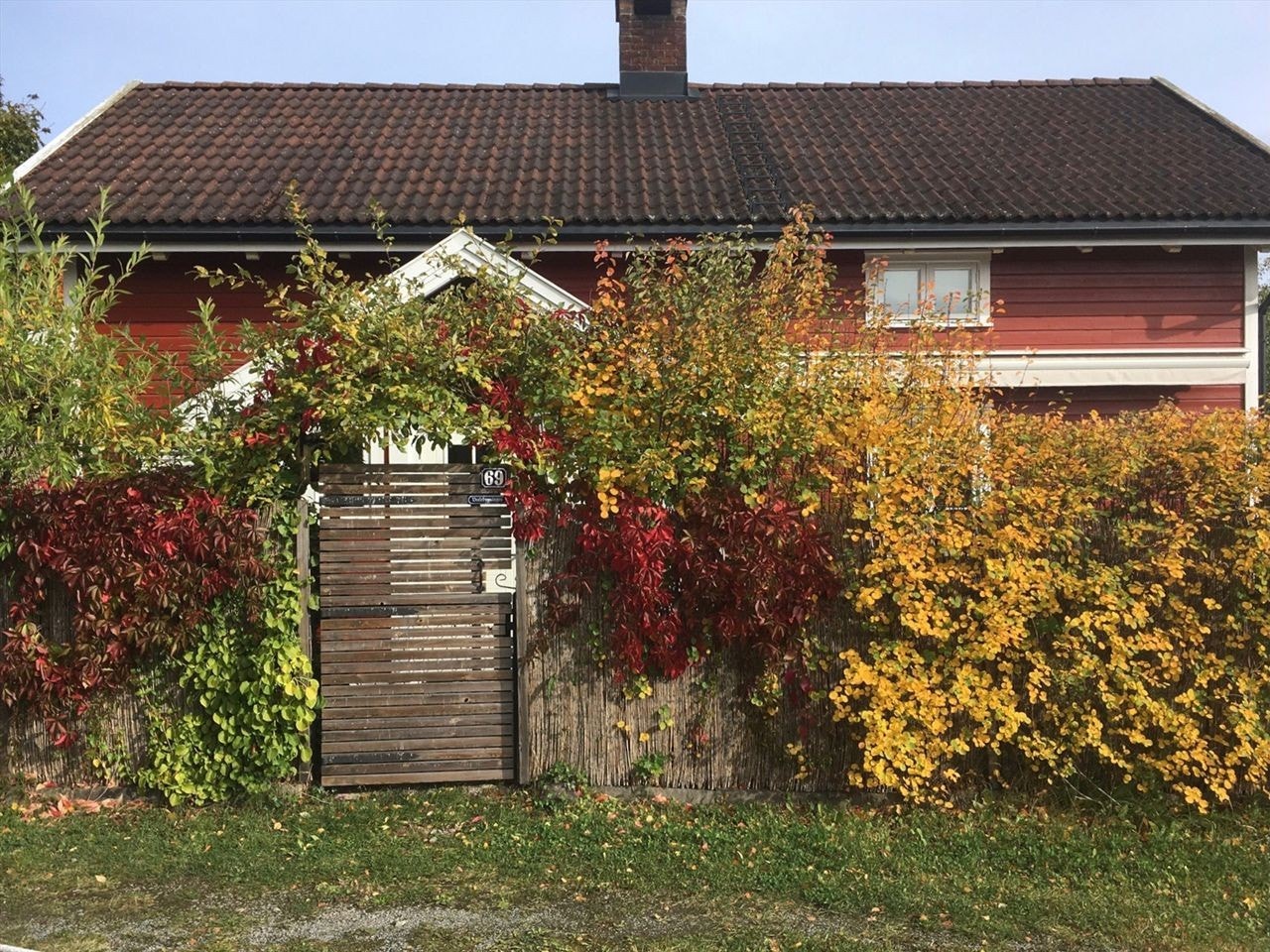 Høststemning ved inngangspartiet Galleribilde