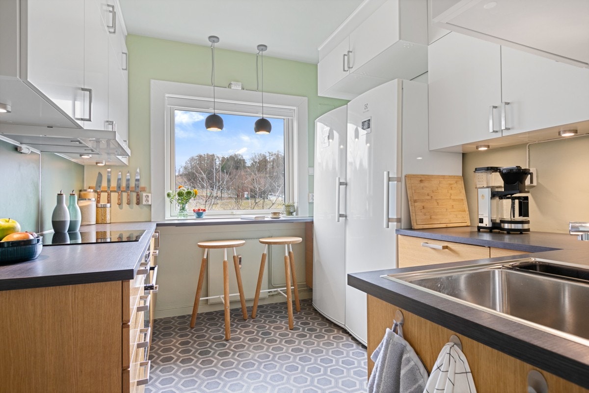 Leiligheten har et praktisk, separat kjøkken der du kan lage alle dagens måltider i fred og ro. Galleribilde