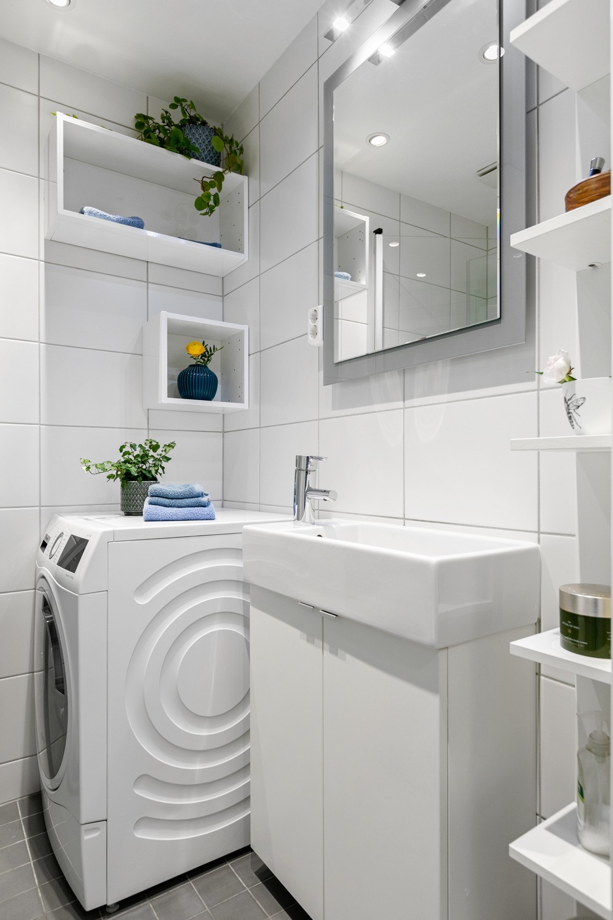 God plass til vaskemaskin på bad. Galleribilde