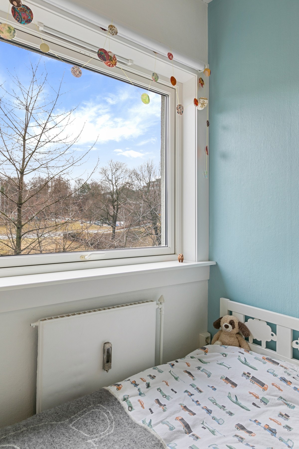 Her har du godt med lysinnslipp fra de store vindusflatene samt ingen innsyn! Galleribilde