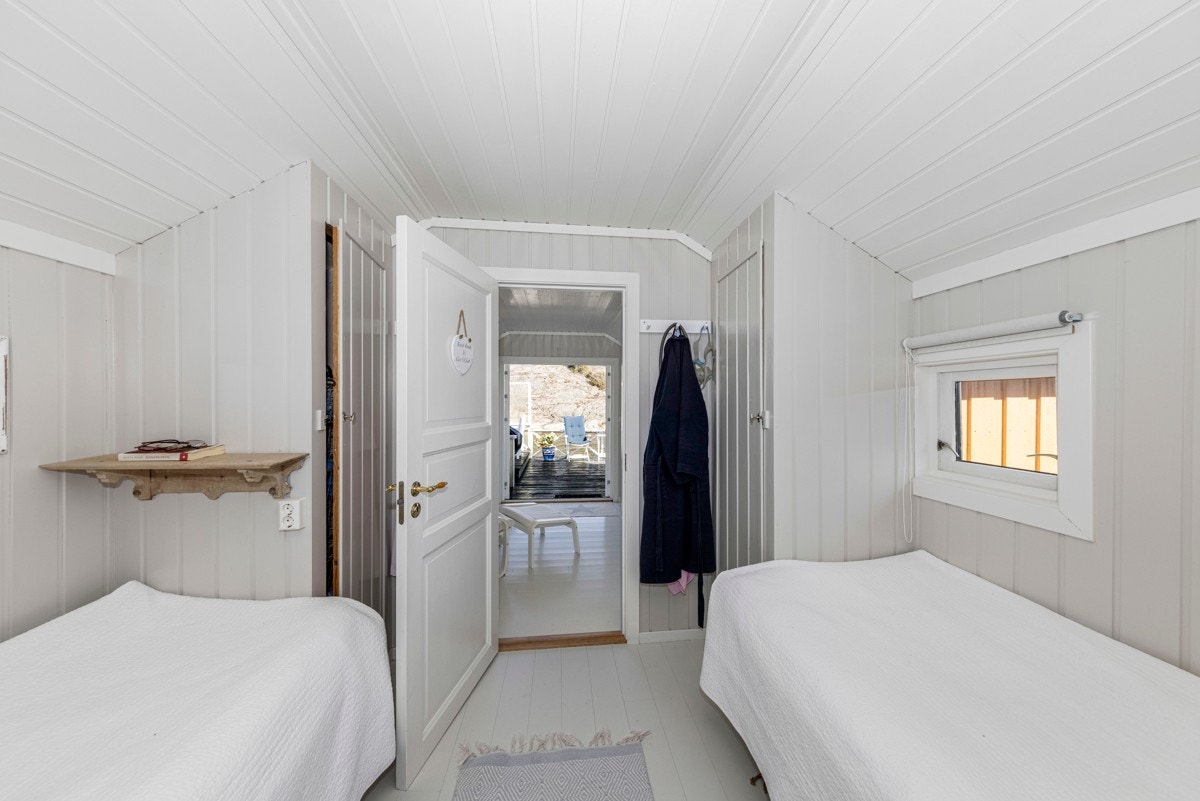 Strandhuset inneholder ett soverom. Galleribilde
