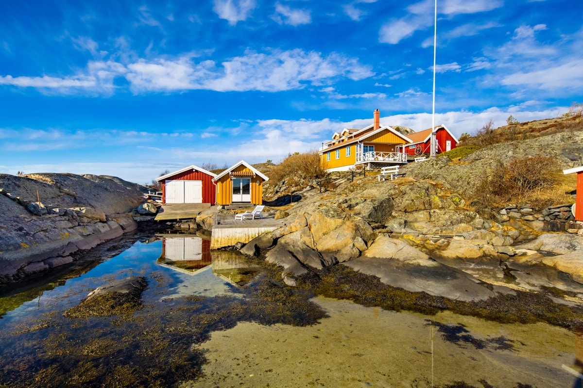 Sovehuset, eller Captains Cabin, ligger helt i sjøkanten, og antas oppført på 60-tallet. Galleribilde