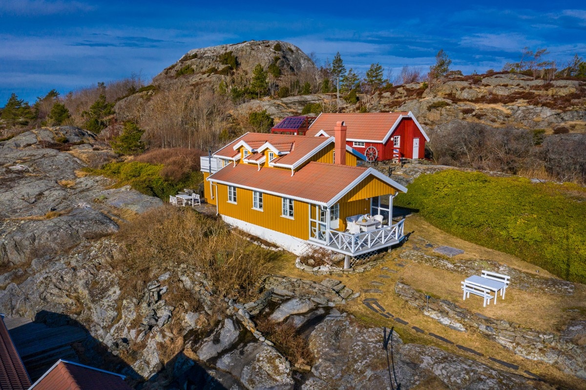 Hovedhytta på eiendommen ble revet og gjenoppreist i 2006 Galleribilde