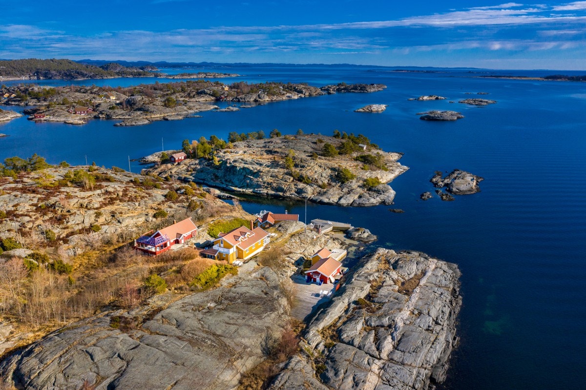 Røsholmen 16 er en gammel eiendom og var den første eiendommen på øya. Galleribilde