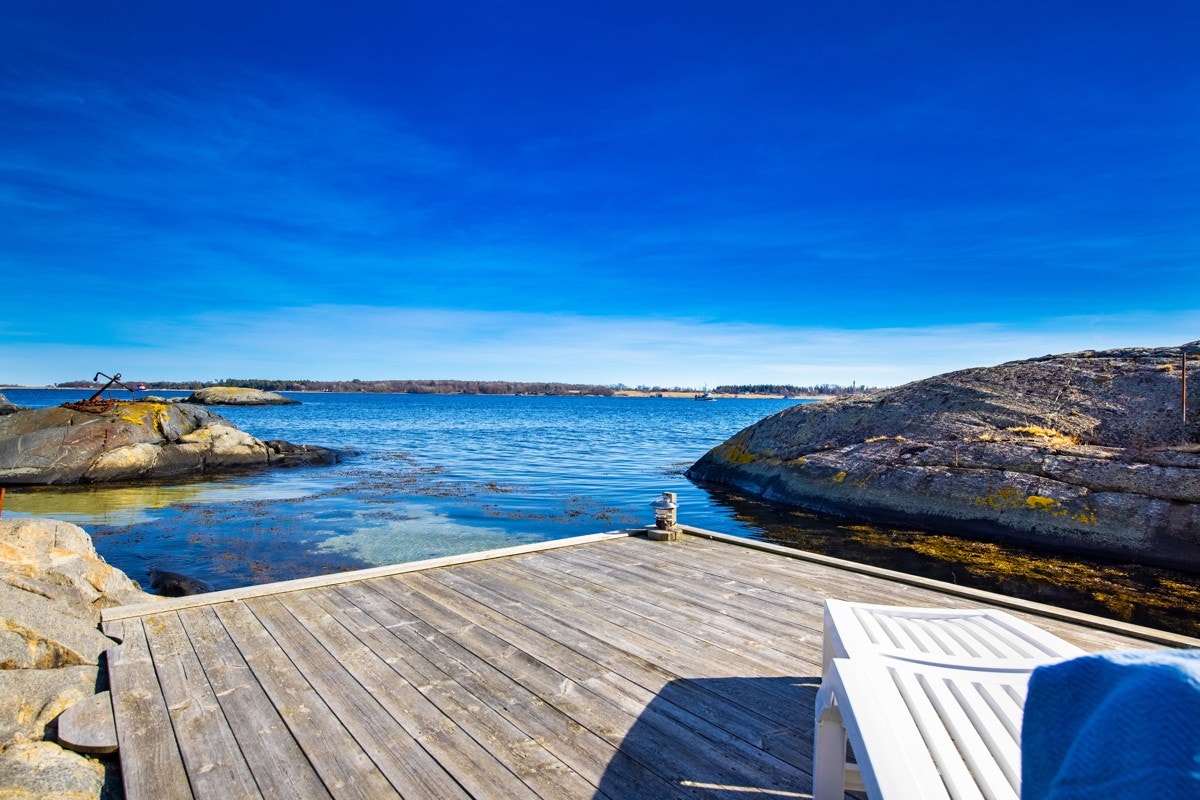 Brygge utenfor Captains Cabin. Galleribilde