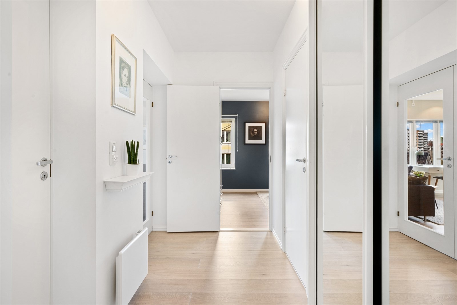 Det er satt inn et garderobeskap i entré for oppbevaring Galleribilde