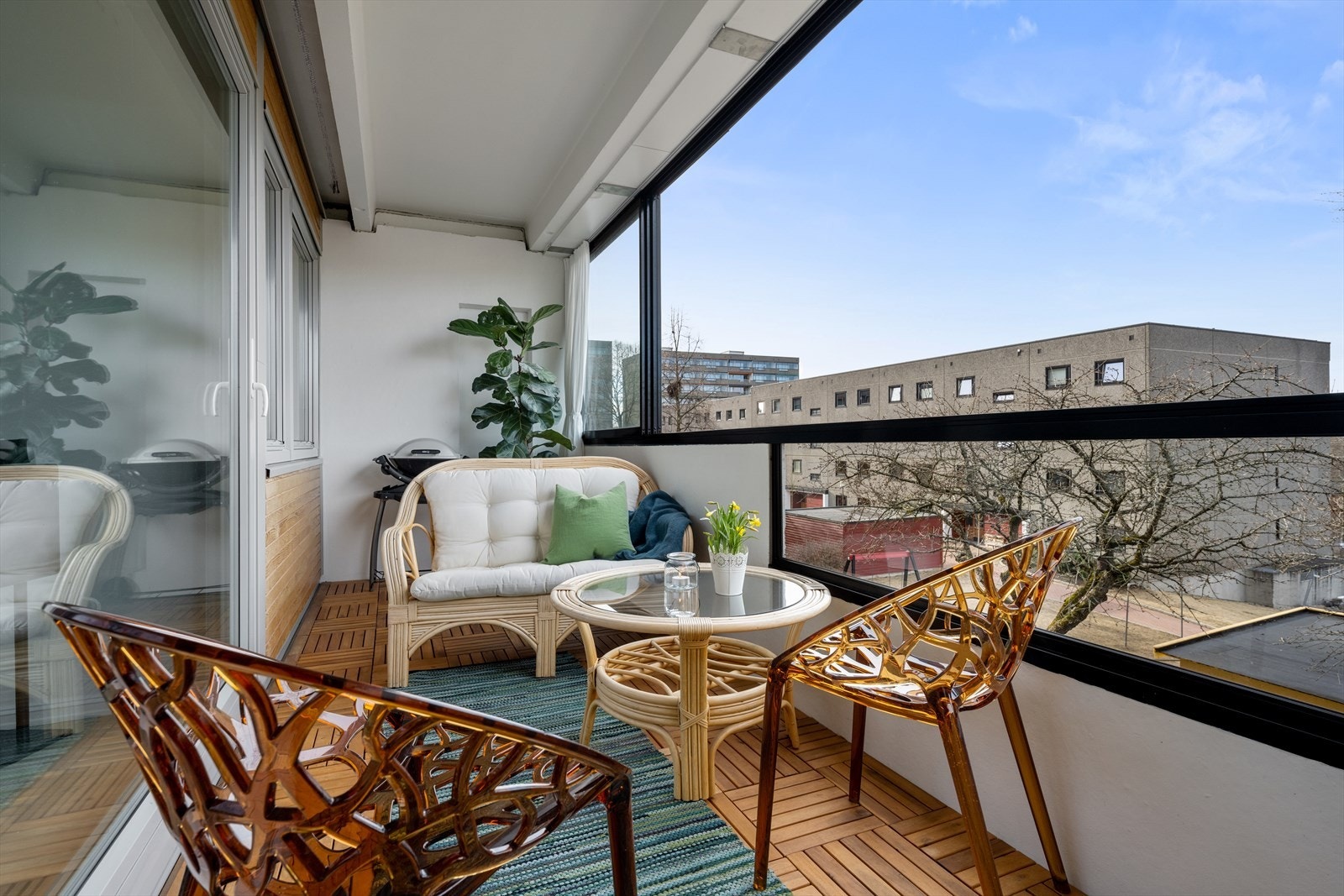 På denne terrassen kan du åpne opp vinduene eller stenge igjen for kaldere dager. Galleribilde