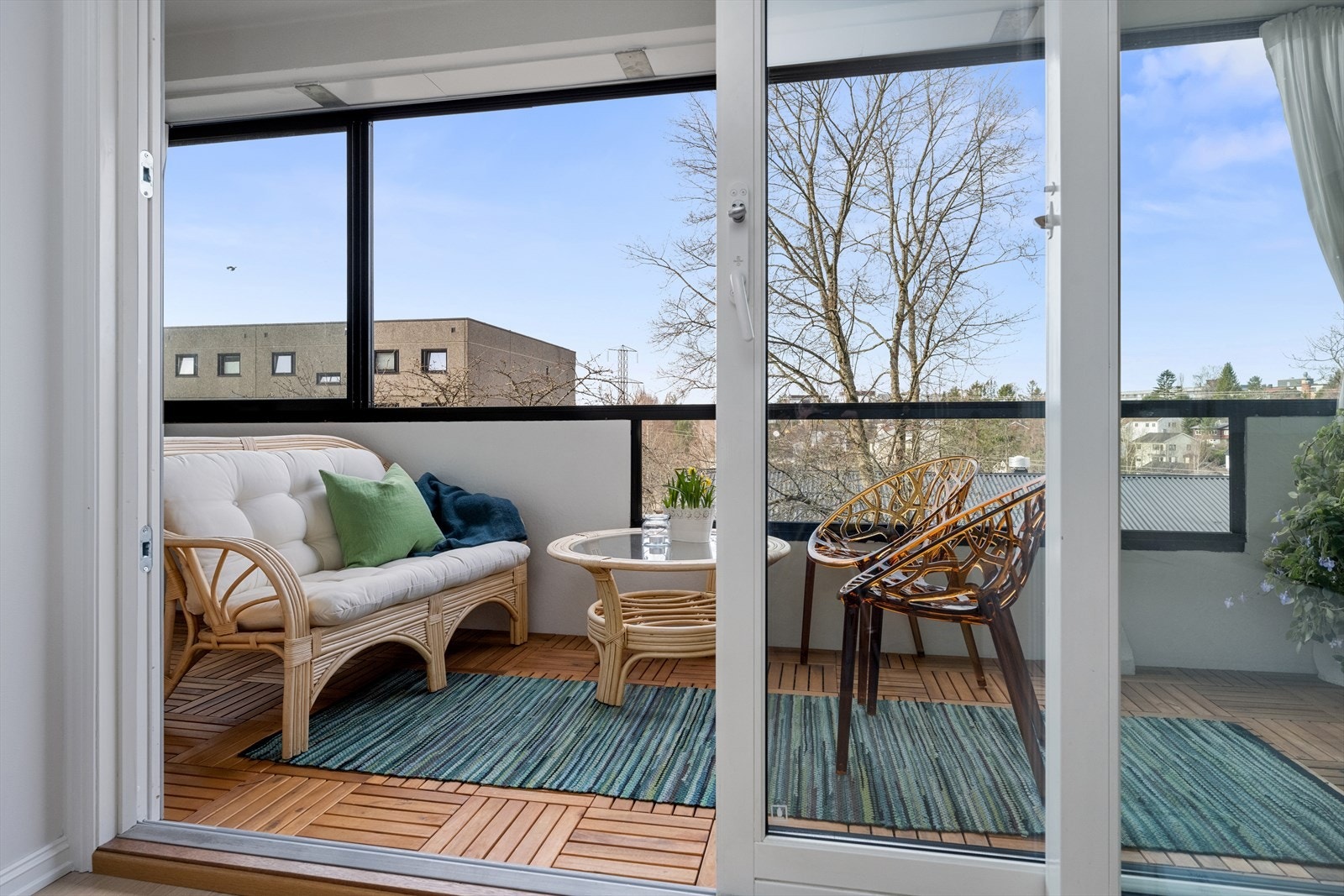 Terrassen ut fra stuen er en forlengelse av rommet. Galleribilde