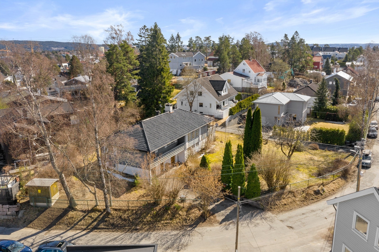 Granstuveien 6 ligger i et barnevennlig og lite trafikkert villaområde Galleribilde