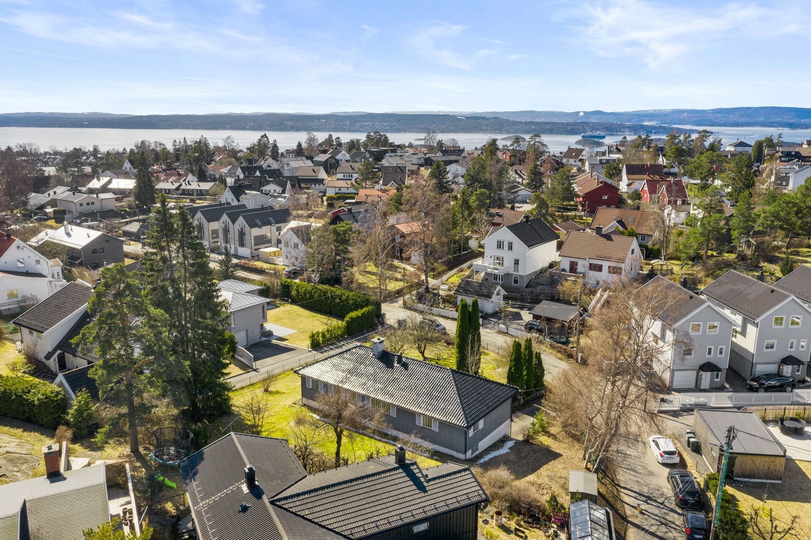Eiendommen har en flott beliggenhet i et barnevennlig og lite trafikkert villaområde Galleribilde