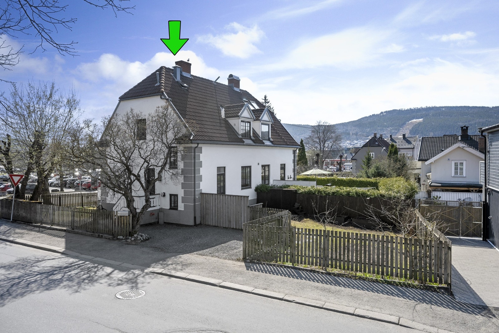 Klassisk og sjarmerende halvdel av ærverdig byvilla ved Det engelske kvartal Galleribilde