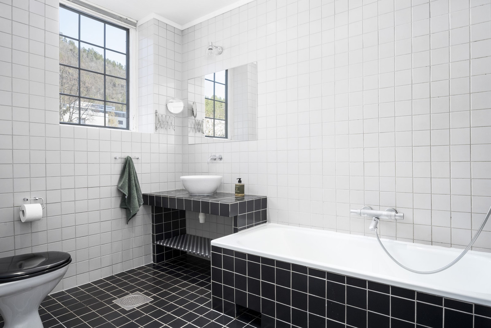Downlights i tak og varmekabler i gulv Galleribilde