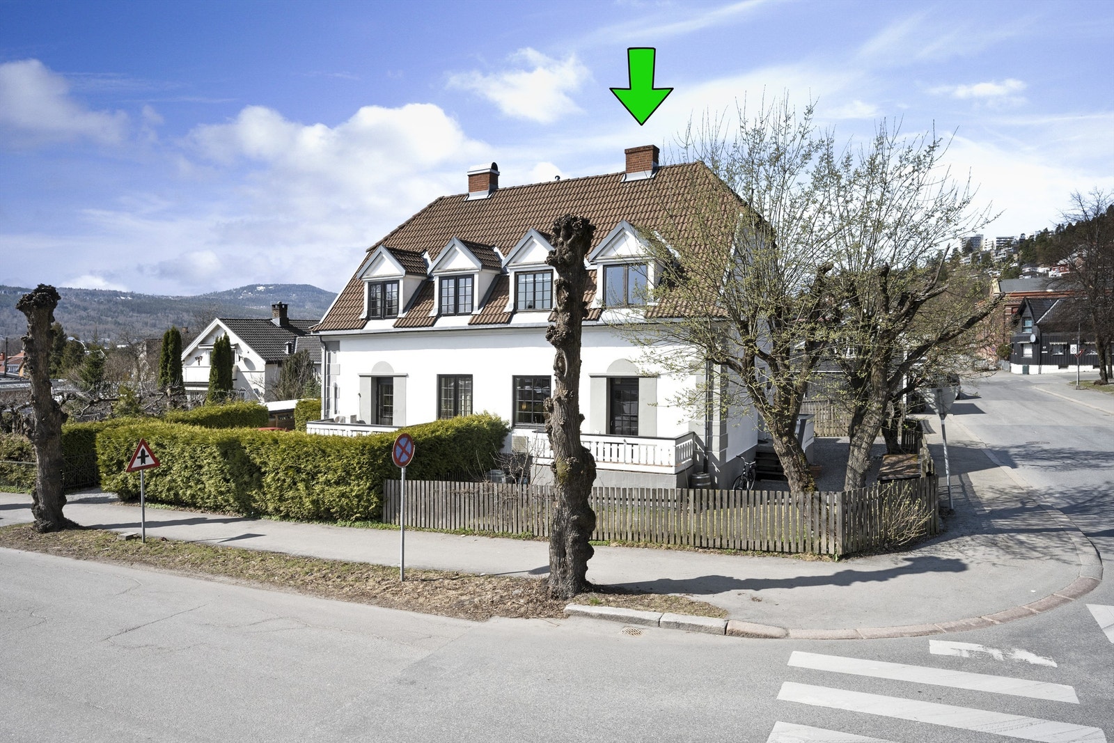 Boligen strekker seg over 4 etasjer med totalt 159 BRA Galleribilde