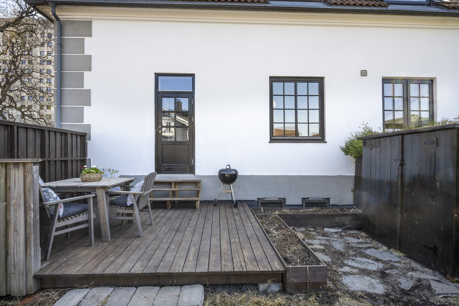 Usjenert vestvendt terrasseplatting på ca. 12 kvm Galleribilde