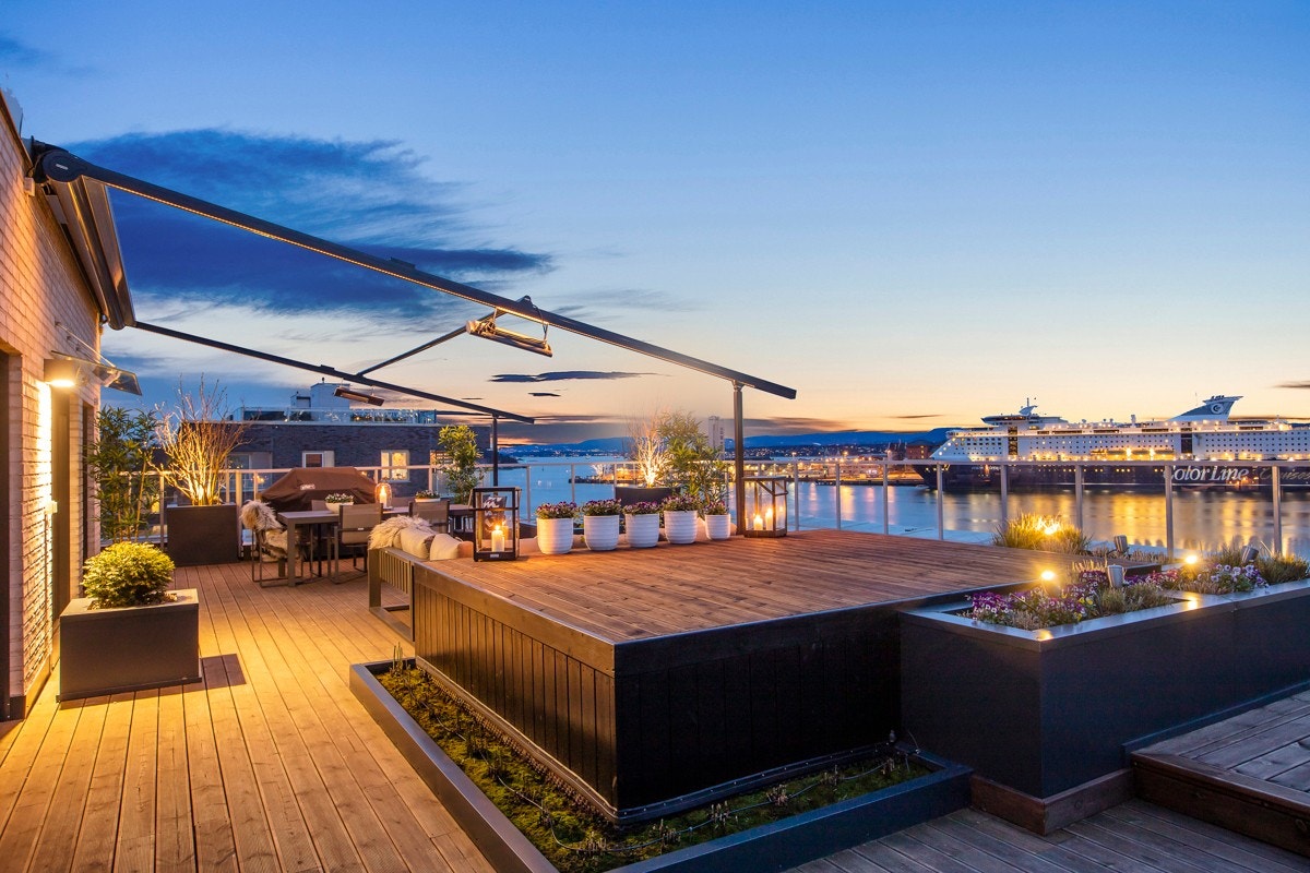 Svært lekker, usjenert 4-roms m/150 m2 solrik takterrasse, heis og garasjeplass +mulighet for inntil 2 ekstra p-plasser* Galleribilde