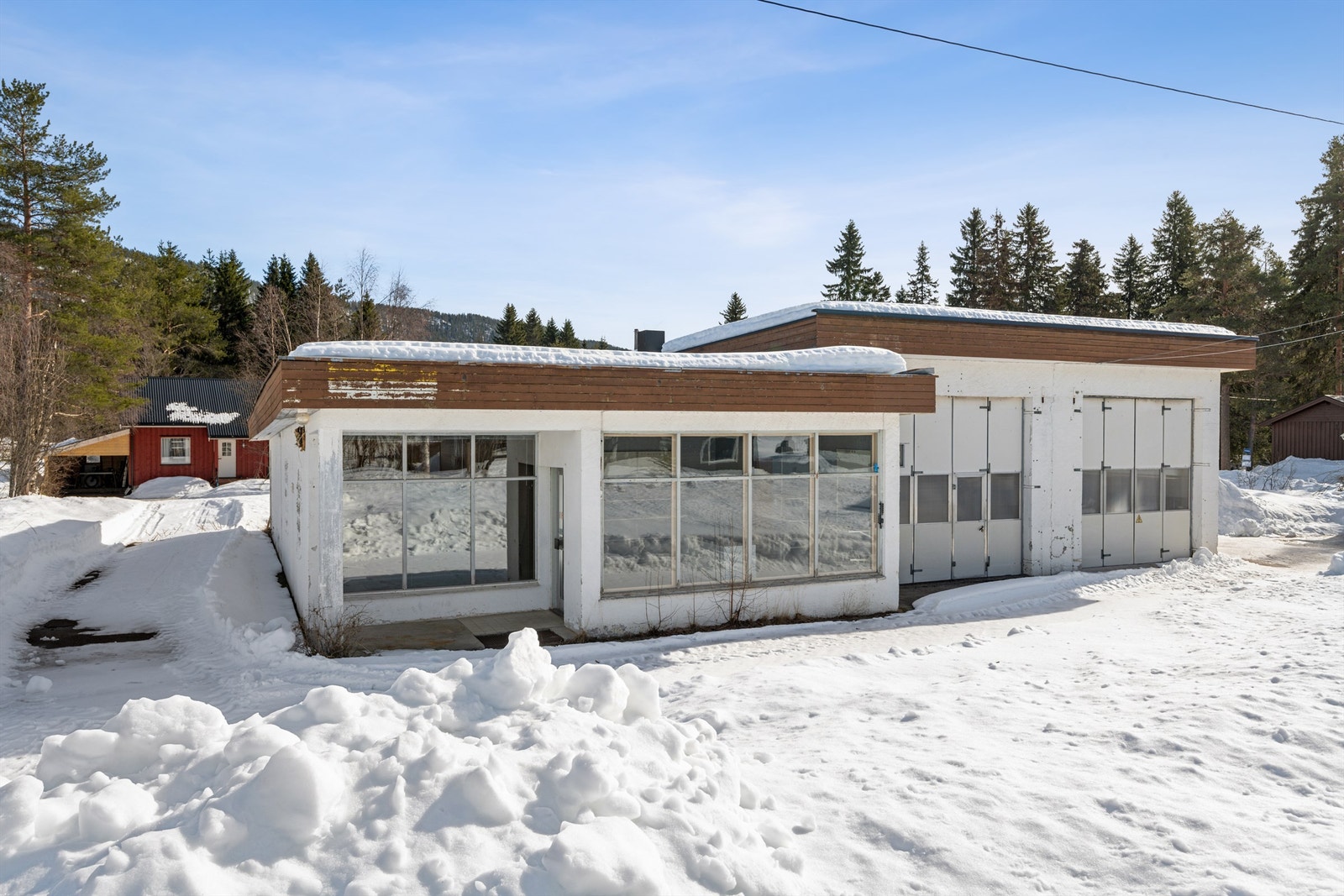 Butikk/verksted - tidligere bensinstasjon Galleribilde
