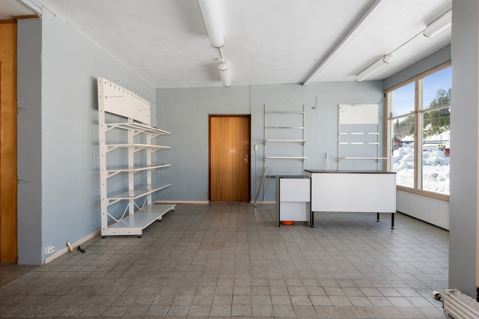 Butikklokale med adkomst til verksteddelen Galleribilde